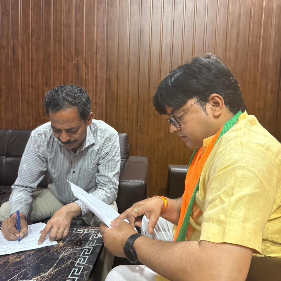 iarunchamoli's tweet photo. कल देर रात तक, जिला महामंत्री जी के साथ श्रेणीवार बूथों की सूची बनाकर तैयार की.......
#viksituttrakhandviksitgarhwal #BJPRudraprayag #मोदी_दगड़_उत्तराखंड #मोदी2024 #AbkiBaar400Paar #PhirEkBaarModiSarkar #Anilbaluni #BJP4IND https://t.co/KKg14hh1lH