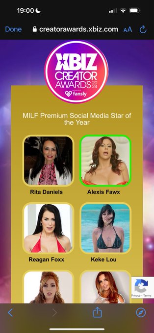 https://t.co/4GZX12s80O VOTE FOR ME! 

@XBIZ ? https://t.co/HIII57G6l2