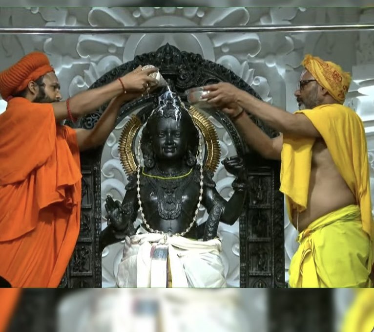 ArvindSinghUp's tweet photo. रामनवमी के शुभ अवसर पर सारे जहां के मालिक भगवान श्री रामलला को पंचामृत से स्नान कराया गया…

जय जय श्री राम      जय जय श्री राम https://t.co/No3JMaGqxe