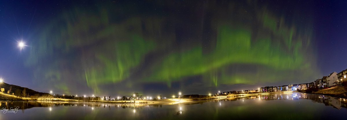 It was a wonderful show. The aurora was overhead in the sky @TweetAurora #aurora #northernlights #edmonton #alberta #canada #astronomy #beautiful #aurorasaurus #tweetaurora #CitizenScience