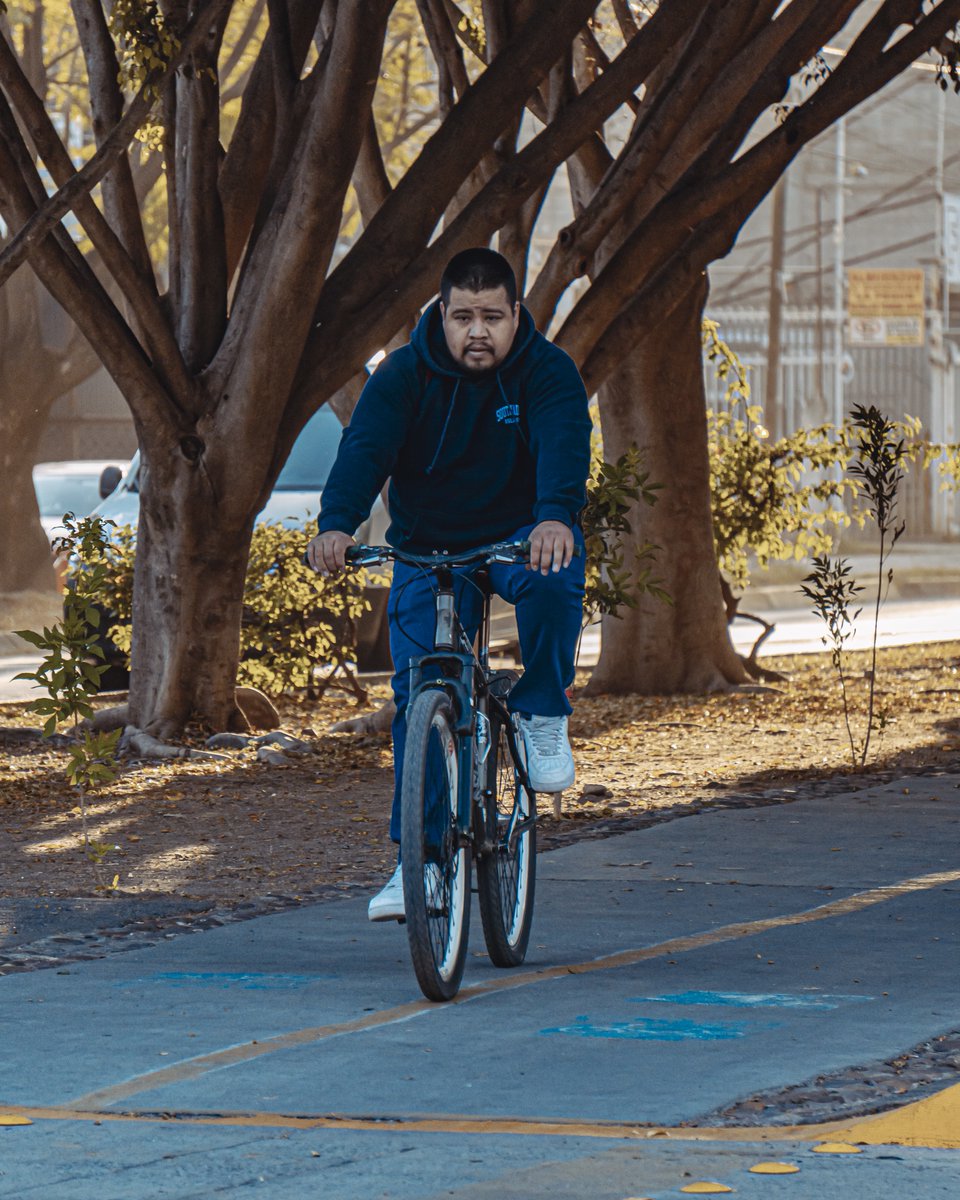 Cada viaje en bicicleta es un voto por un aire más limpio y una vida más saludable. 🚴‍♀️🍃 #AireLimpio #VidaSaludable