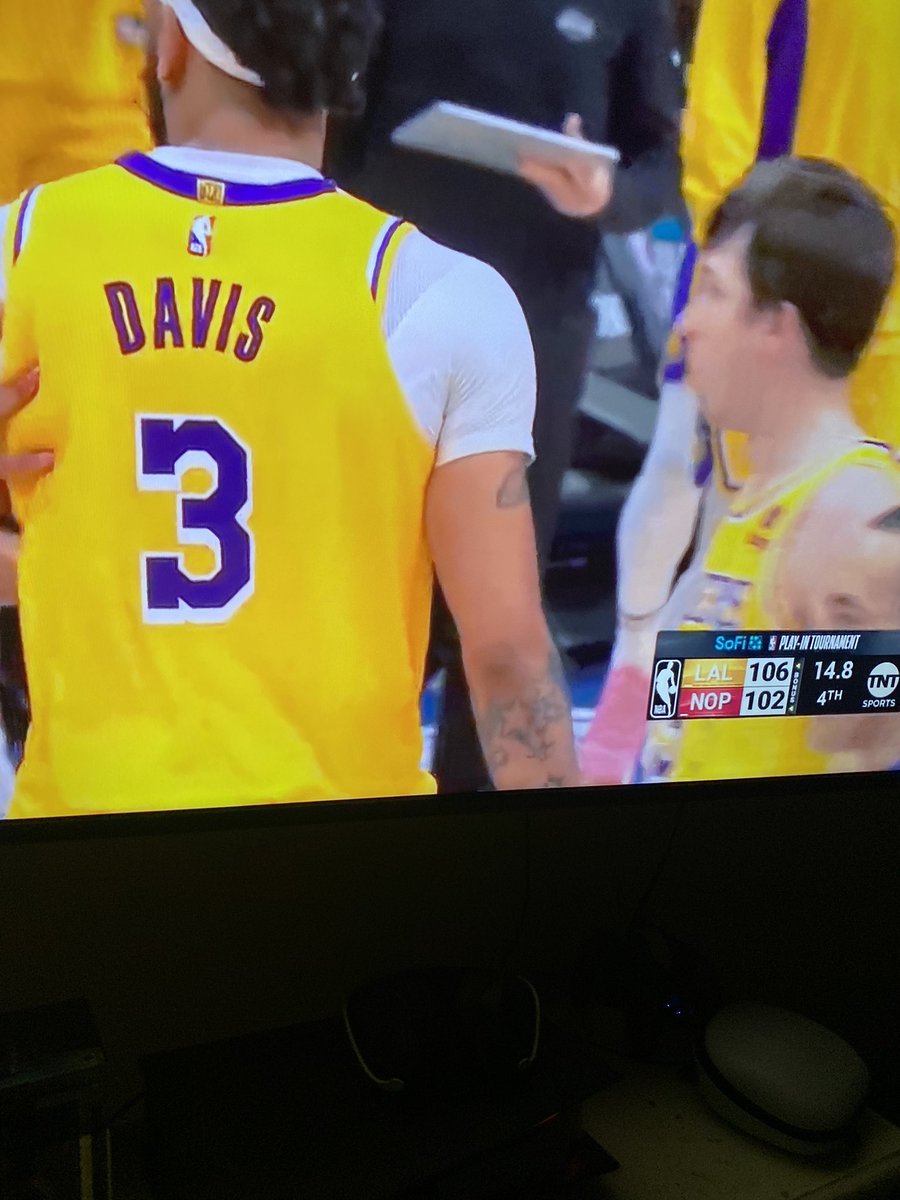LakerDarryl's tweet photo. Remember when they said the failagans won the trade??? #LALvsNOP https://t.co/E0eaGr4jN0