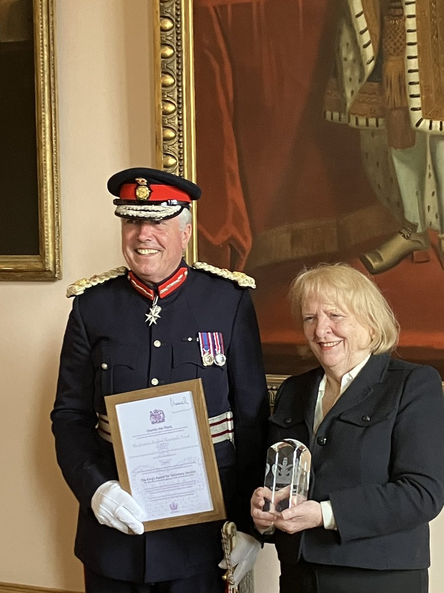 A huge congratulations to @GrahamFulford for winning @KingsAwardVS for their incredible work in screening men for prostate cancer. You have helped to save so many lives. Delighted to be joined by your team @highsheriffwar2 at Shire Hall in Warwick