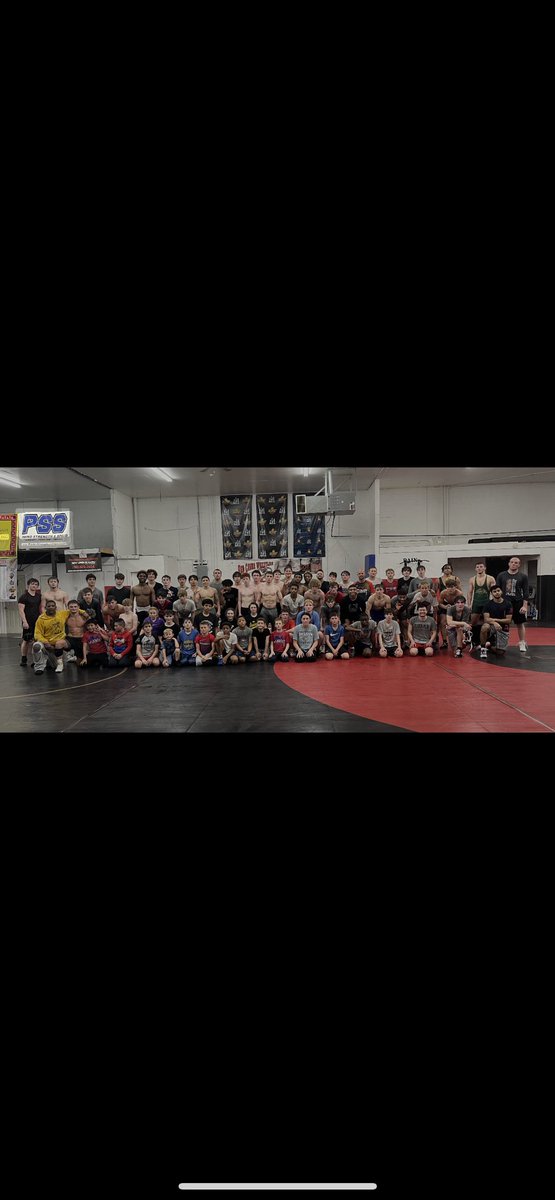 Getting ready for Las Vegas !
4 HS State Champs and a bunch of hammers in the room putting in da work 🥇🐍