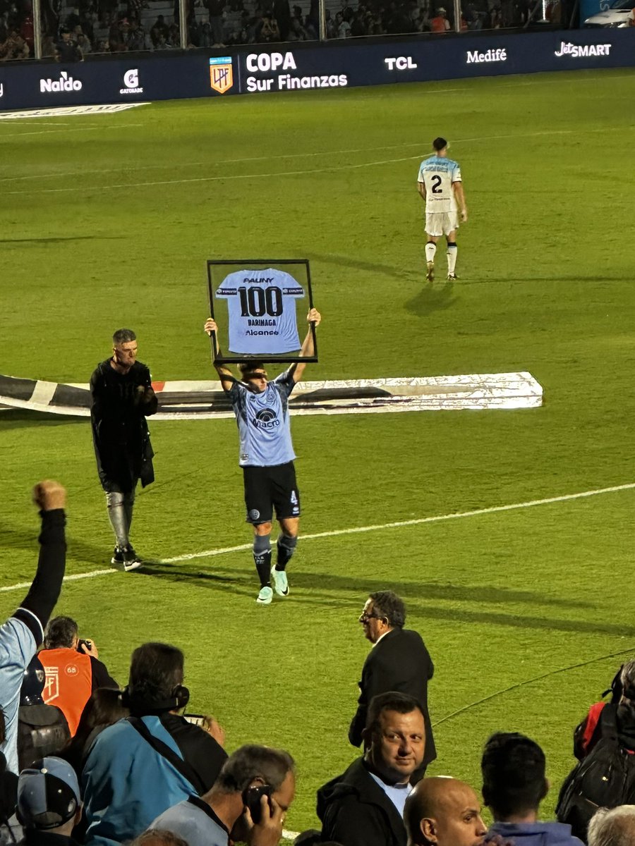 Los huevasos de este muchacho hoy no tiene nombre!!!