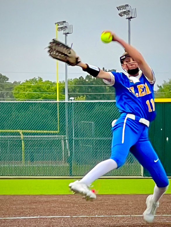 @MadilynSchultz9 records her 200th strike out for her HS season in a win over district rival Klein Forest!! #Mad$ #BuiltDifferent #SchultzPower @jazzvesely @KcJackson00 @ImpactGoldOrg @Randy_Ocho_Cero Also collects 3 hits at the plate!