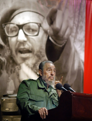 'Frente al imperio más poderoso que ha existido (...) aquí estamos, en esta gloriosa Plaza, después de 46 años de heroica lucha... A 90 millas de esa potencia Cuba está cometiendo, y continuará cometiendo ―no lo dude nadie―, el pecado de existir.' #Fidel ¡Viva Cuba Libre!