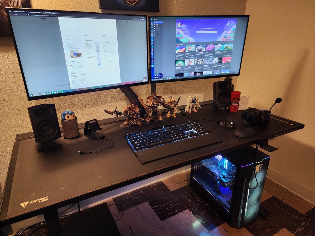 AurelianGriff's tweet photo. Really happy about my new #Secretlab desk, it is truly a great purchase! https://t.co/D8O0bKImDd