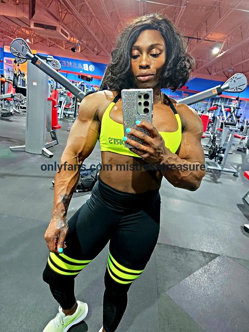 Tackle tues... yup, that's all I got #tired #hustler #mistresslife #femalebodybuilding #hardbody  #ebonyfemdom<a href="/tag/tired"class="tags">#tired</a><a href="/tag/hustler"class="tags">#hustler</a><a href="/tag/hardbody"class="tags"><span>#hardbody</span></a><a href="/tag/femalebodybuilding"class="tags"><span>#femalebodybuilding</span></a><a href="/tag/mistresslife"class="tags"><span>#mistresslife</span></a>