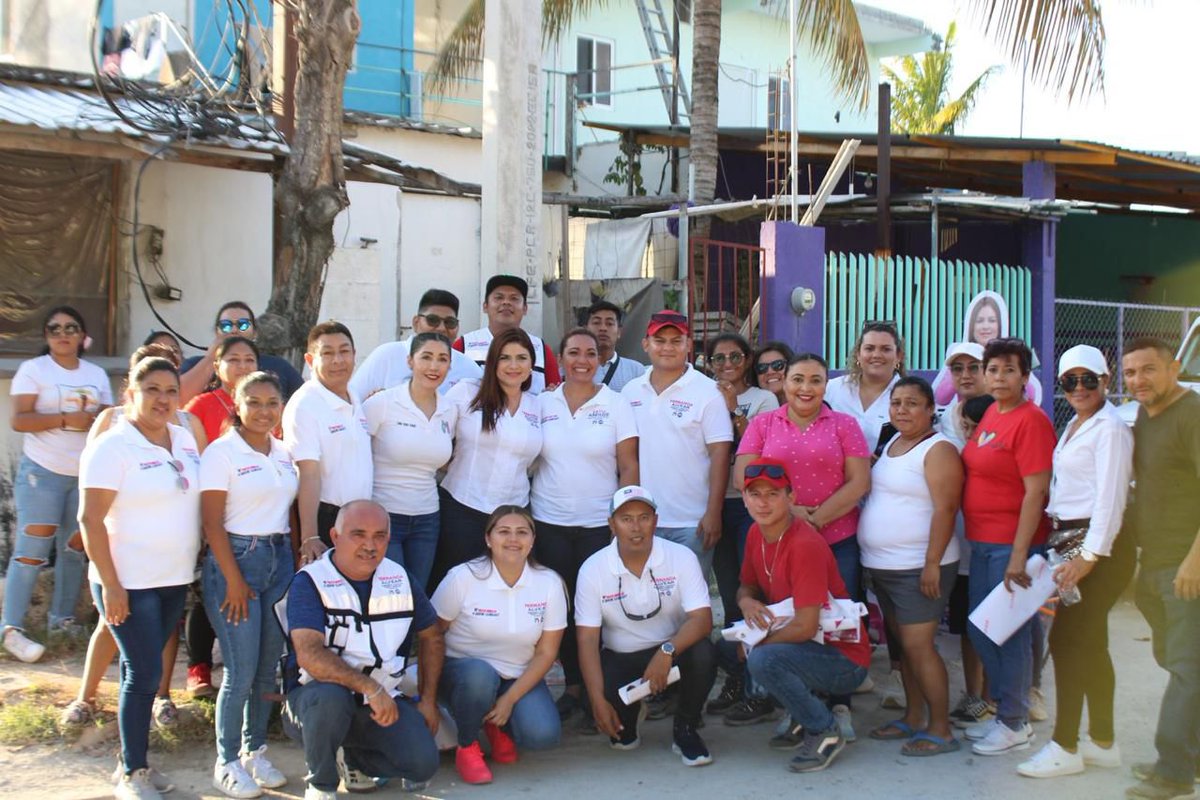 Hoy caminé con Maria Fernanda Alvear , la candidata a Presidenta Municipal por la Coalición Fuerza y Corazón por Quintana Roo y Saydi Anduze candidata a Diputada por el DL 01.💪🏼🌟