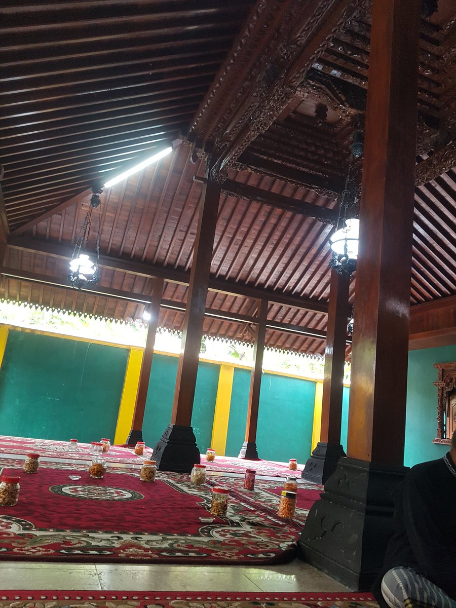 avsa_04's tweet photo. Badan mbah yai https://t.co/VwXWkbcBkg