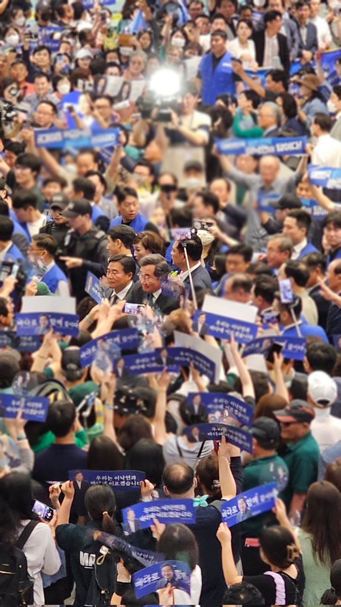 이낙연 대표님 얼마나 힘드실까요😭
지지와 응원, 기다림이 필요합니다.
당원끼리 싸울 때가 아닙니다.
당을 바로 세우고, 새미래를 지키고, 
이낙연을 지켜야 할 때라고 생각합니다.
우리 함께 이 위기를 해결할 수 있길 바랍니다.
신당 창당할 때 간절함과 초심을 잊지 말길🙏🏻