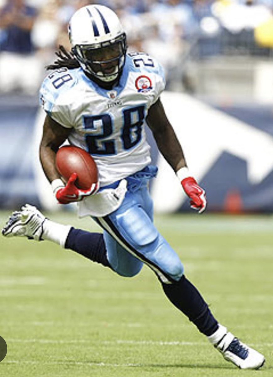UniformUpdate's tweet photo. Titans ⚔️ 

Titans should go back to the white helmet and the light blue primary. Those uniforms popped. 

For an alternate we are getting controversial, I actually like the navy current uniforms and would still like to see it paired with a navy helmet. Oilers belong to H-Town😅 https://t.co/ygtbCkiISx
