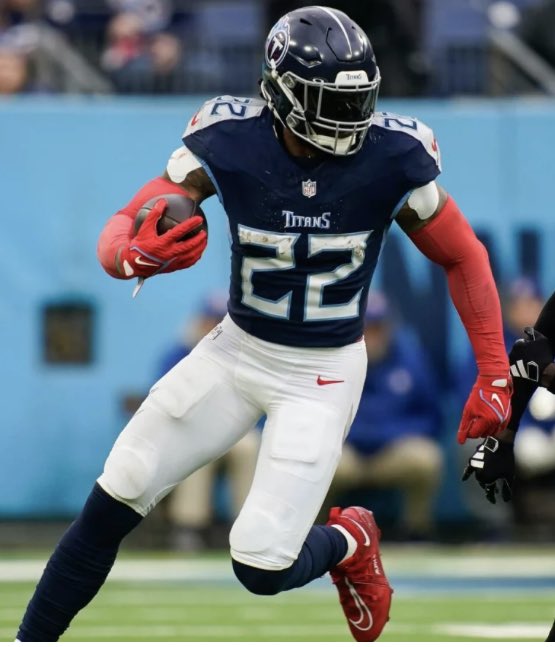 UniformUpdate's tweet photo. Titans ⚔️ 

Titans should go back to the white helmet and the light blue primary. Those uniforms popped. 

For an alternate we are getting controversial, I actually like the navy current uniforms and would still like to see it paired with a navy helmet. Oilers belong to H-Town😅 https://t.co/ygtbCkiISx