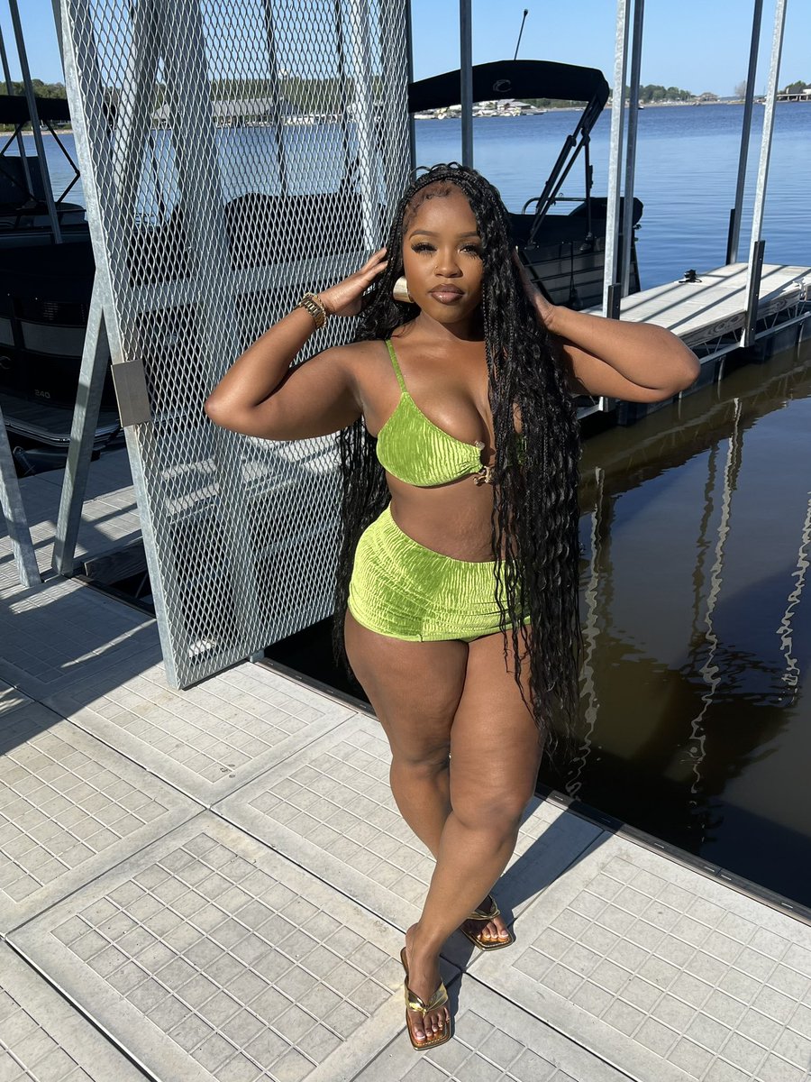 BellaBrandij's tweet photo. Almost 26ixxx💚 https://t.co/pivjvtc0LU