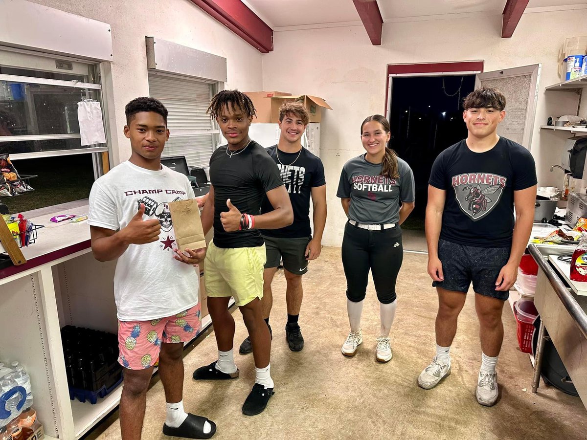 Thank you to the Class of '25 for volunteering in concessions!! We appreciate your hard work!  #CPH