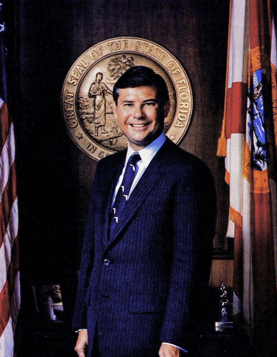 One of the great Floridians in Florida history is now for the ages. Bob Graham was an extraordinary Governor & US Senator who was the embodiment of ethical and dignified public service. A Miamian, a Democrat and patriotic American. A giant. Condolences to the Graham family.😞