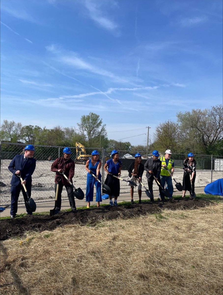 AleesiaLJohnson's tweet photo. Our second @IPSSchools groundbreaking celebration is in the books👏🏽! A beautiful day at @GWCarver87…so excited for what’s to come! 💙 #RebuildingStronger #WatchUsWork #TeamIPS https://t.co/gUAVntp2uc