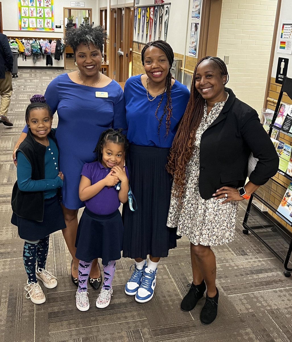 AleesiaLJohnson's tweet photo. Our second @IPSSchools groundbreaking celebration is in the books👏🏽! A beautiful day at @GWCarver87…so excited for what’s to come! 💙 #RebuildingStronger #WatchUsWork #TeamIPS https://t.co/gUAVntp2uc