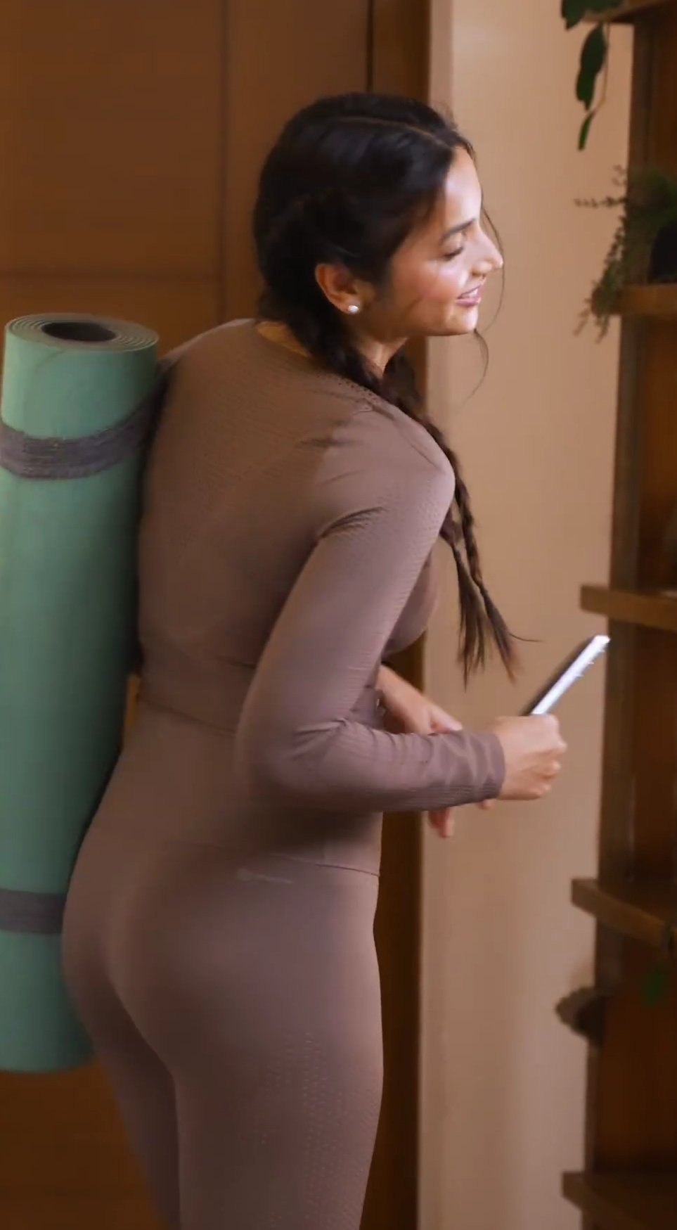 GLVW2XHW0AA8aYD?format=jpg&name=large