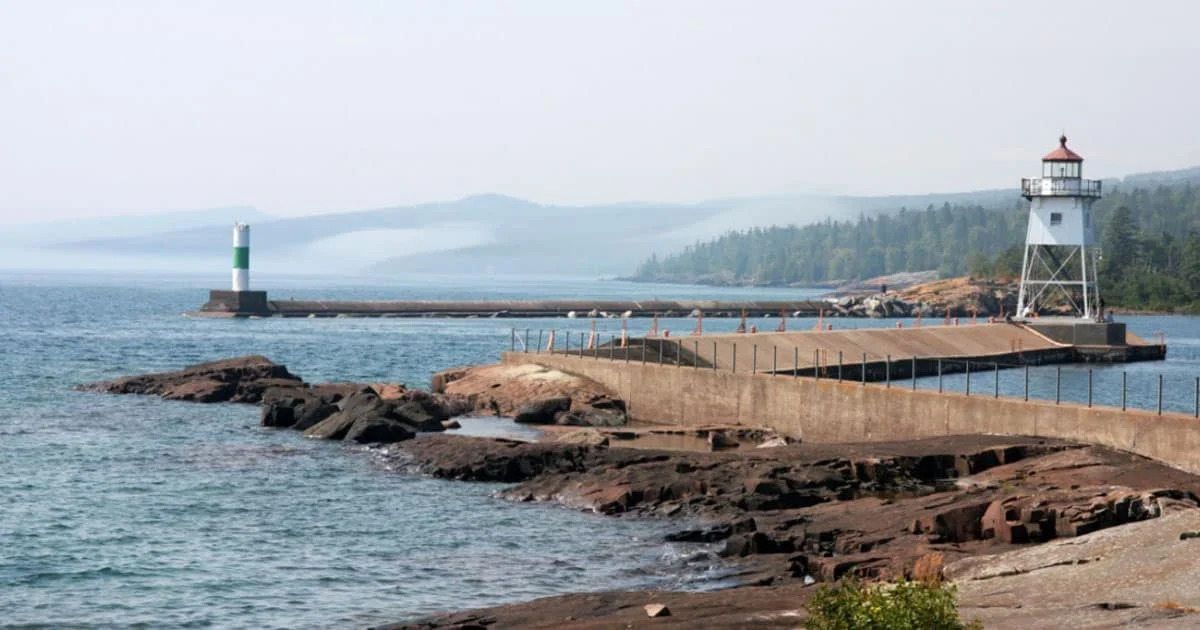 “The Enchanting Beauty of Grand Marais” 🟩 Grand Marais is an enchanting city with a rich history and a vibrant culture, located along the magnificent beaches of Lake Superior. ✅ Read more: traveljoyfully.com/great-places-t… #GrandMaraisBeauty #NorthShoreSplendor #LakeSuperiorViews