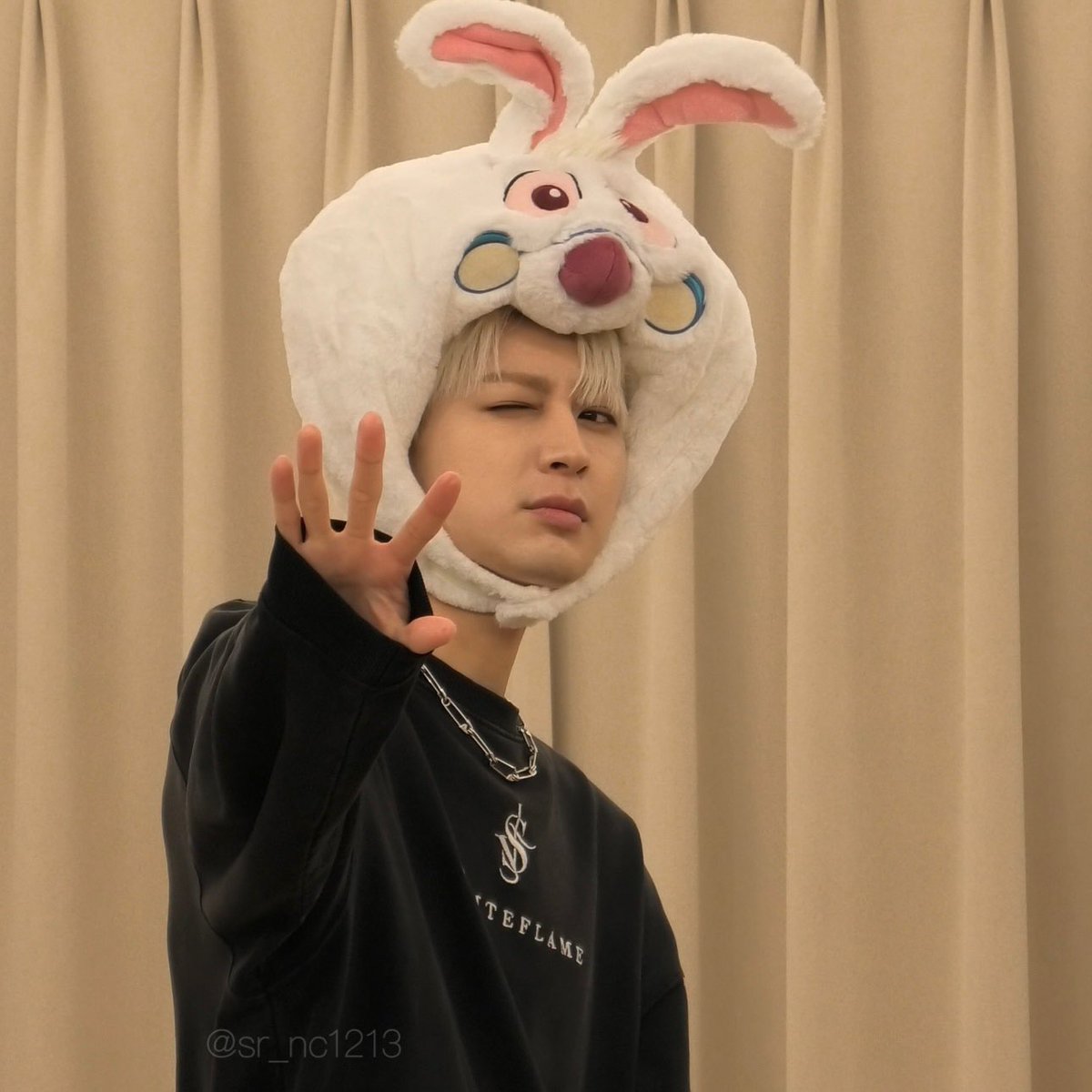 sr_nc1213's tweet photo. 240415  헬로라이브 대면

🐰🤍

#iKON #아이콘 #yunhyeong #윤형 #ユニョン@SONG_LOVE_JP @sssong6823 https://t.co/GY0xnpNqrZ