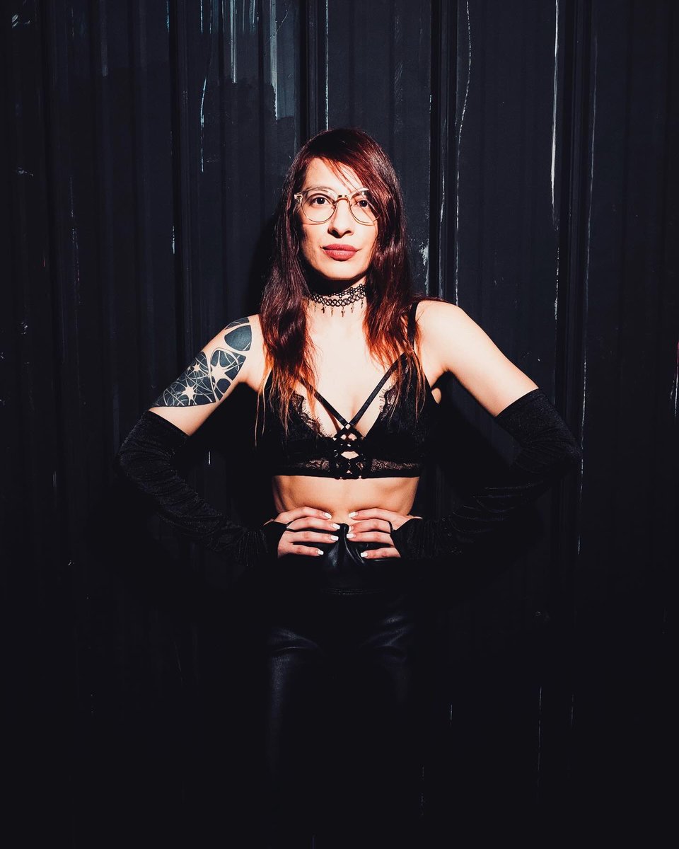 gigi_fixvtion's tweet photo. Post sweaty warehouse workout hair ✔️ Lots of exciting gigs coming up to get those steps in! This Saturday I’m playing an opening raw hypnotic set at the @reformpresents warehouse series with @vil_hayes &amp; @answercoderequest. Let’s get hypnotized 🌀

📸: @shotbyAndrewLB https://t.co/l6BeR52w47