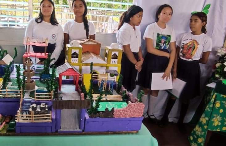 Con el proposito de incentivar a los esdiantes de los diferentes centros escolares🏫 el #GRUN y el #MINED impulsan la creación de proyectos tecnologicos . XXIII Feria de Innovación científica👩‍🔬 y tecnológica👩‍💻💻 'Mi proyecto, un aporte a mi escuela y comunidad'.