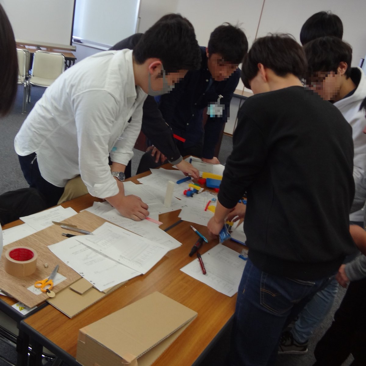 OTICS_JP's tweet photo. 新入社員配属式を行いました。
大卒、高卒合わせて19名が2週間の研修を終えて、各自の部署へ配属されました✨
研修中はグループワークや宿泊研修を行い、社会人の基本を学びました◎
#オティックス #otics #製造業 #車 #西尾 #入社式 #新入社員 #春 #同期 https://t.co/tAPEiZlTh3