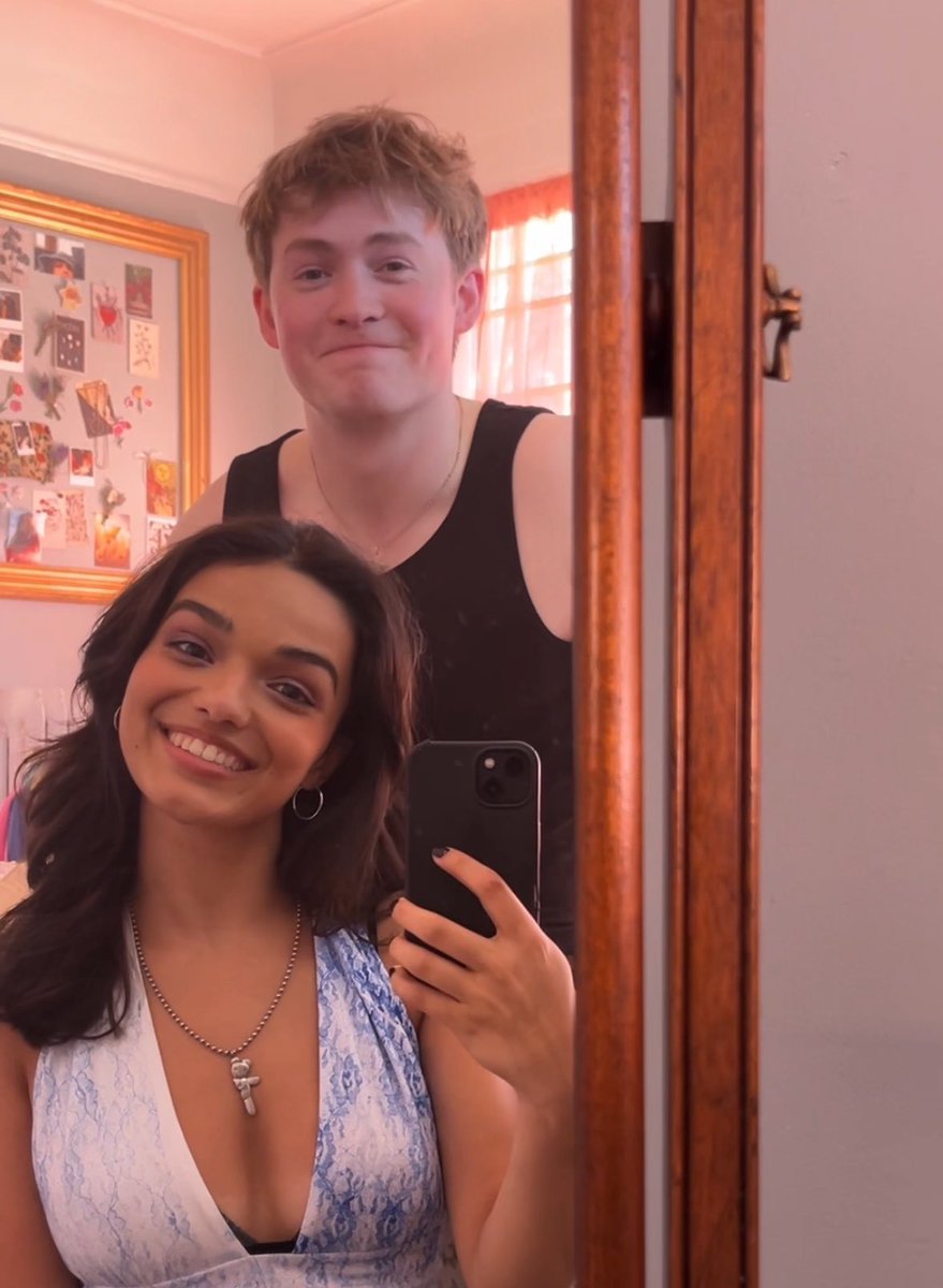 BuzzingPop's tweet photo. Rachel Zegler and Kit Connor in new photo together. https://t.co/UsvOfytgGP