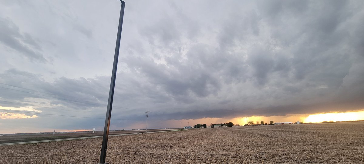 TimTheSpotter's tweet photo. What a day it's been! I have learned a lot. In Keithsburg Illinois we were within 1.5 miles from a tornado and running right along side of it for a few minutes! We also came across an amazing hook signature on Radar! I am so ready to be back out for the next one! #ILwx https://t.co/ZTU5OV8pWz