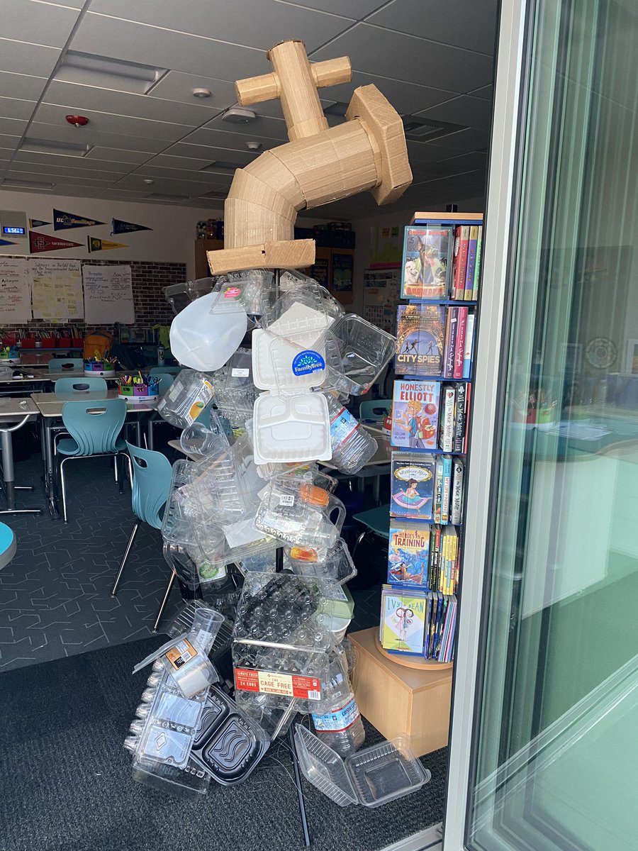 Plastic piles up quickly and it sure is heavy! Guess that’s the problem with plastic. Definitely some strong fishing wire to hold it all up 🎣 still working on stringing more together🚰 #EarthDay @studentsrebuild #GiantTapProject