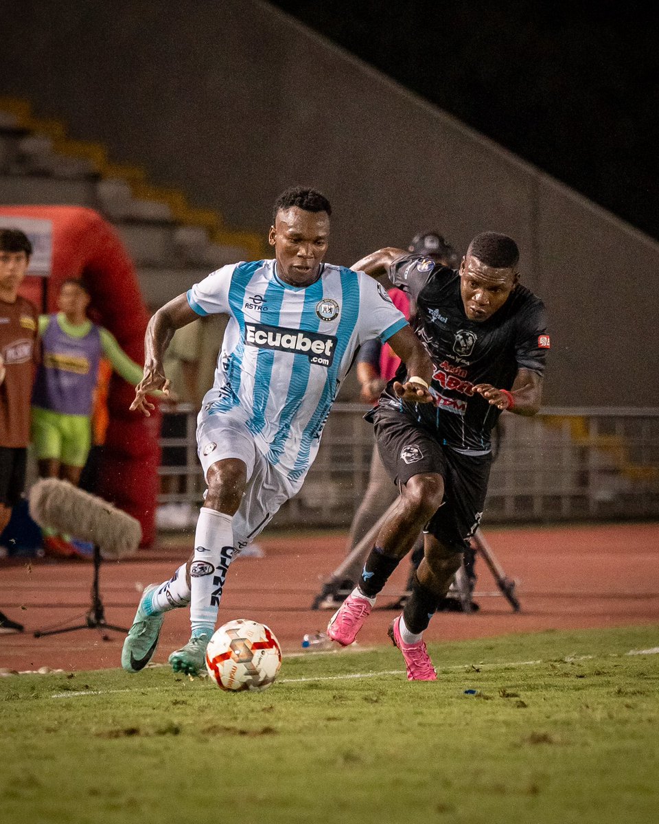 📸 Postales del segundo tiempo en el “Chucho” #GCity 1 - 1 #MantaFC ⚽️ Santi Laurino 🇺🇾 #VamosCity #ElEquipoDeLaCiudad #LigaProEcuabet #Ecuabet