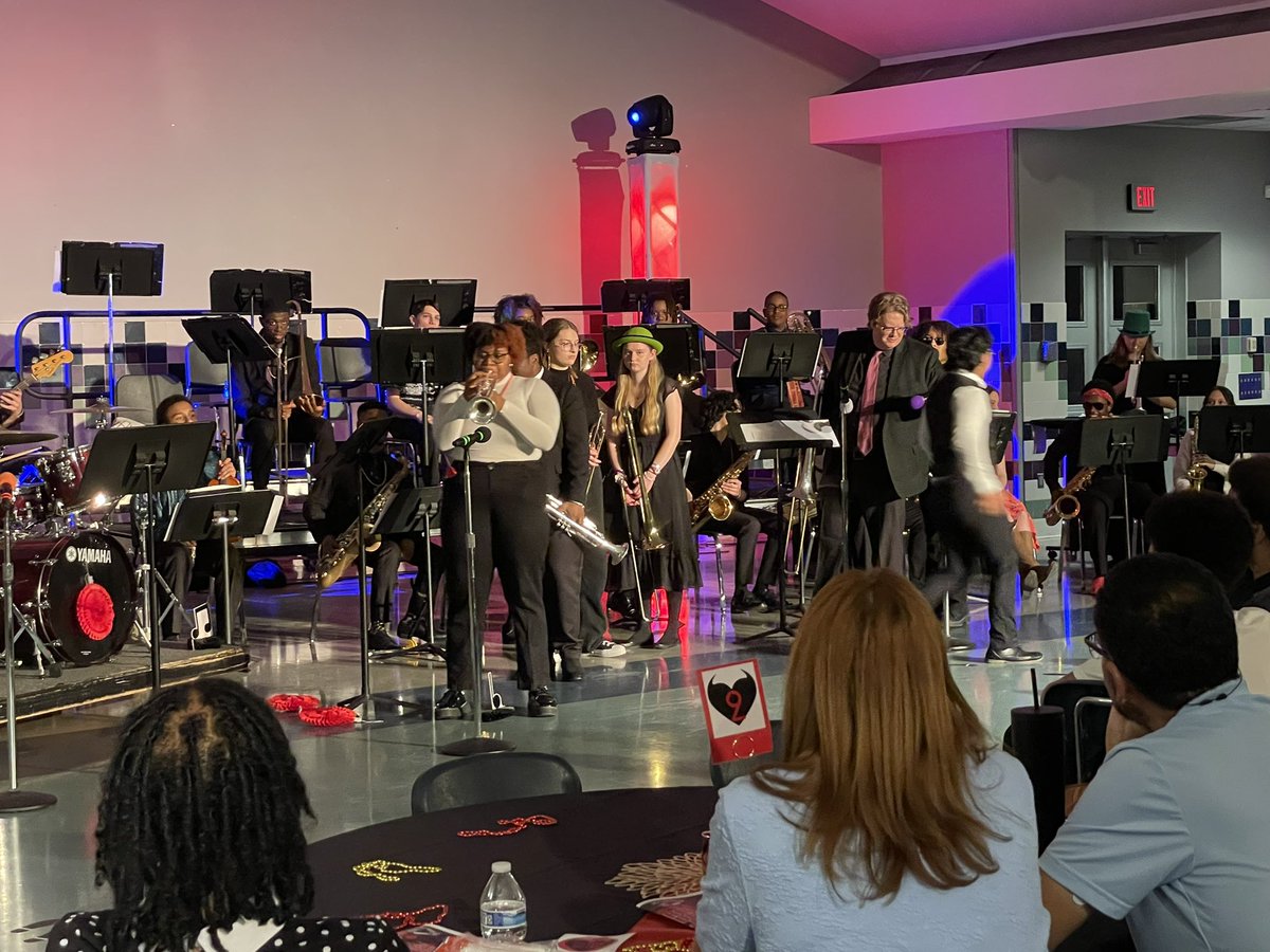 What a night at the @PikeHighSchool Jazz Cafe! Watching the kids hustle to line up for a chance to solo in the 17 minute closing number was my favorite! Already looking forward to next year! @PikePAB