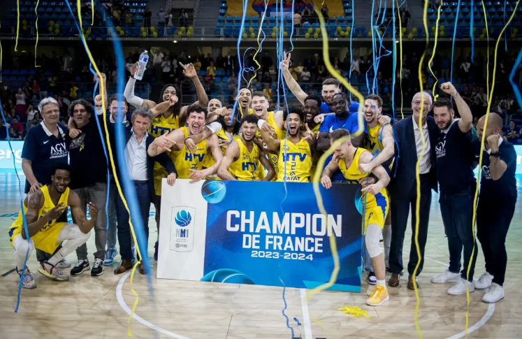 toulonmerite's tweet photo. Il a fallu 6 ans au @Baskethtv pour retrouver la Pro B, un grand bravo à eux ! Pendant ce temps, au @SportingToulon...

#direction #demission #basketball #basket #toulon https://t.co/qgZ6X0CnvM