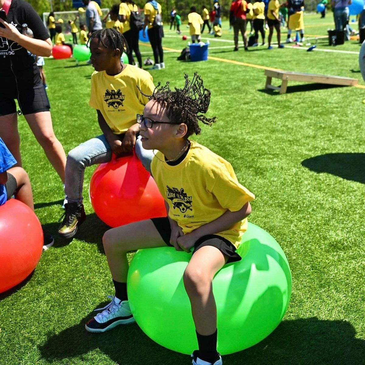TheEventsDC's tweet photo. Head to toe family fun π₯°
The Third Annual Day of Play at RFK presented by @GiantFood was a grand slam! π
#PlayAtRFK https://t.co/vQSZreZwIS