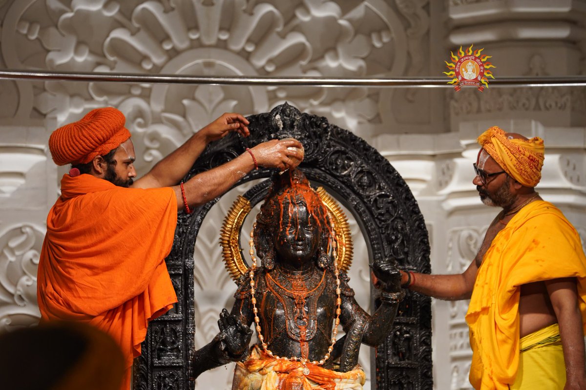 ShriRamTeerth's tweet photo. श्री राम नवमी की पावन बेला में आज, श्री राम जन्मभूमि मंदिर में प्रभु श्री रामलला सरकार का दिव्य अभिषेक किया गया।

Divya Abhisheka of Prabhu Shri Ramlalla Sarkar at Shri Ram Janmabhoomi Mandir, on the pious ocassion of Shri Ram Navami. https://t.co/U4HaE5yFyg