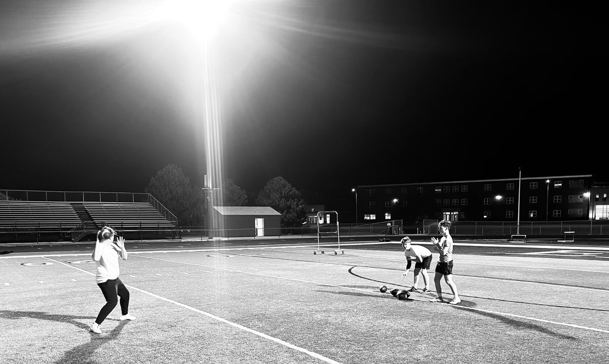 Always awesome spinning it with the QBs in Chieftain Stadium🚣

Appreciate your work gentlemen!

#BEASTfam #ChieftainFootball #RTB #ChangeYourBest #KeepgROWing #LetsROW #Discipline #Commitment #Toughness #BeSelfless