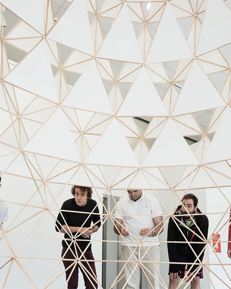 Light of Life, shaped like an egg that glows with light, designed by Fernando Molina Arquitectura, was the centerpiece of the temporary architectural exhibition “The Beauty of the Bones of Architecture” in Pamplona, Spain.

The structure’s exhibition purpose is to symbolize the