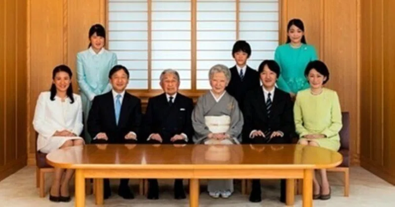 天皇家の秘密と在日支配システム

私たちが学校の教科書で教えられてきた歴史は、その時代の支配者によって捏造された嘘の歴史です。
真実は、皆さんが事実だと認識しているものとは全く異なります。