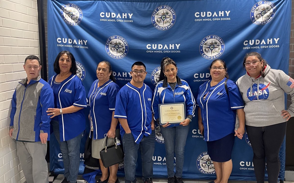 CityOfCudahyCA's tweet photo. Fantastic night in our City! Tonight, the council spotlighted unsung heroes who elevate our community. Congratulations to #MrBarber on his recognition for being an astounding educator and to #AngelesPorSiempreUnidos for creating a supportive environment where individuals thrive. https://t.co/3CSg9beJsw