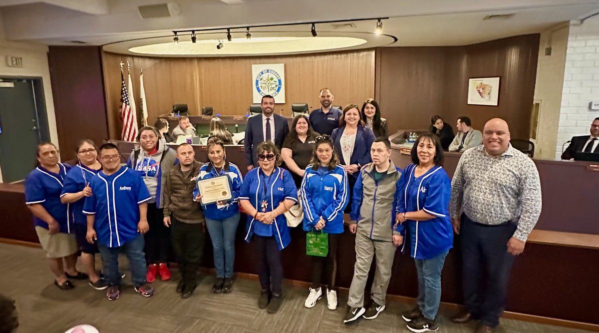 CityOfCudahyCA's tweet photo. Fantastic night in our City! Tonight, the council spotlighted unsung heroes who elevate our community. Congratulations to #MrBarber on his recognition for being an astounding educator and to #AngelesPorSiempreUnidos for creating a supportive environment where individuals thrive. https://t.co/3CSg9beJsw
