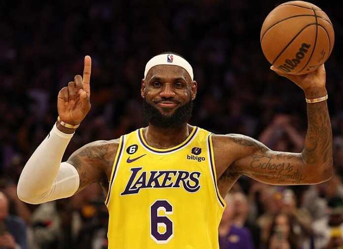 Ganaron los Lakers, como siempre. Y el Rey volvió a mostrar que es el Rey, como siempre.