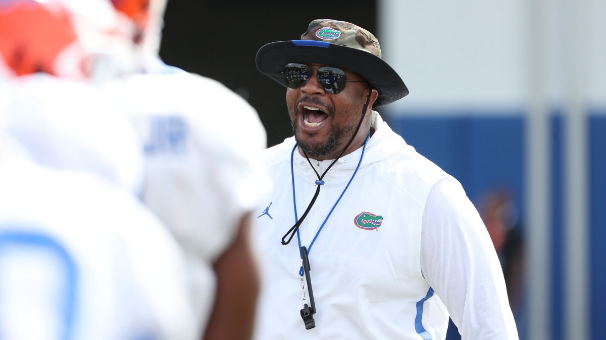One of @CoachJuluke's out-of-state running back targets has scheduled another trip to #UF. This time, it's for an official visit. STORY: on3.com/teams/florida-… (On3+) #Gators Try @GatorsOnline for $1: on3.com/teams/florida-…