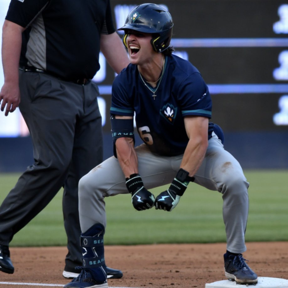 🚨UPSET ALERT 🚨 @UNCWBaseball grabs single game upset against No. 12 Wake Forest, 8-5. #NCAABaseball x 📸 @UNCWBaseball