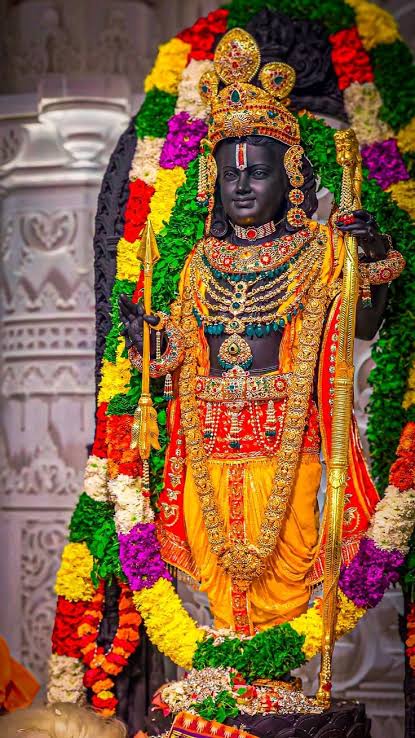 भए प्रगट कृपाला दीनदयाला, कौसल्या हितकारी । हरषित महतारी, मुनि मन हारी, अद्भुत रूप बिचारी ॥ श्री राम के अवतरण दिवस #रामनवमीं की सभी को राम-राम