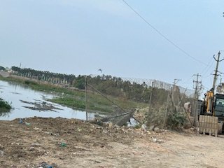 gpcwassn's tweet photo. '@CommissionrGHMC @DRonaldRose @ZC_LBNagar @DC_LBNagar 
After our complaint Hitachi machine came and worked just for 2 days that only 4 to 5 hours. Still only 10 to 15% of work done but stopped the work. Not even 2 lorries lifted but saying 46 loads lifted  A big FRAUD. Pl enquir https://t.co/T696FWyQxt