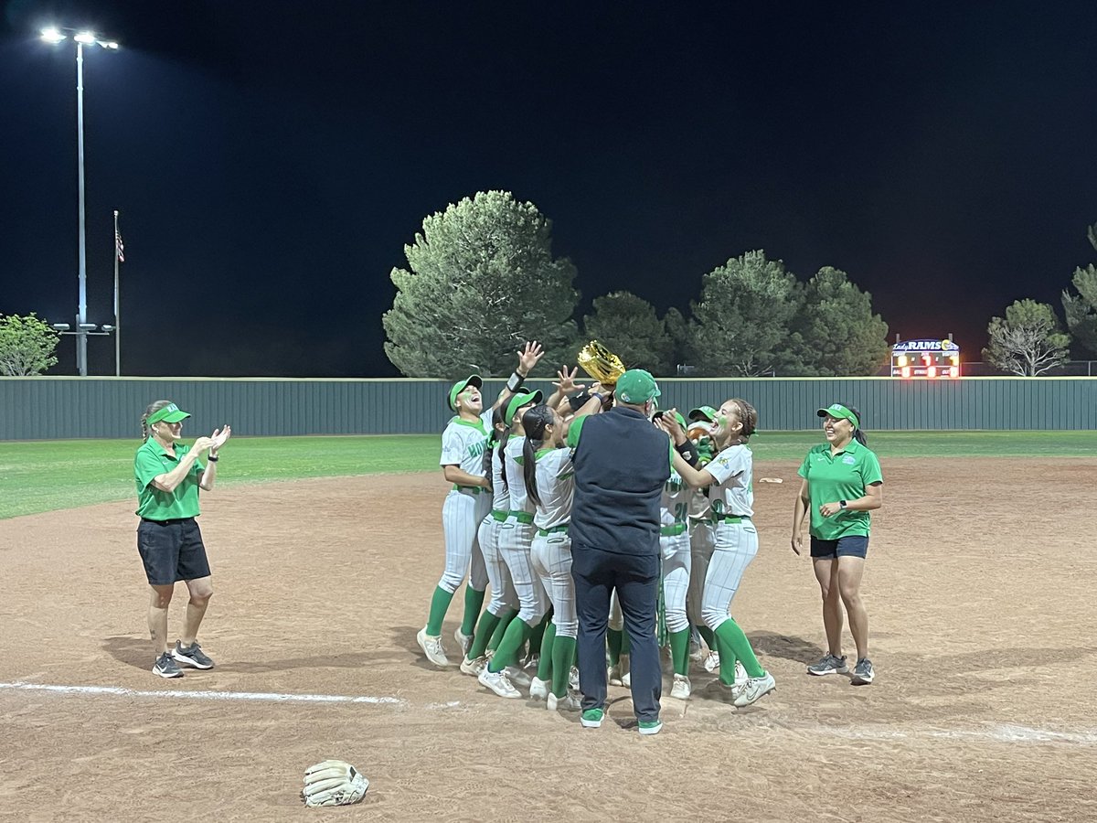 Back to Back District Champs!!!! @mhs_sb @MontwoodHS What a WIN! 🏆🟢🔵🐏🤘🏽