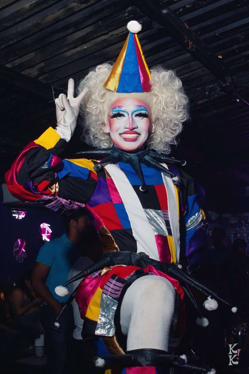 KrispyKing22's tweet photo. Llegó el circoooo🤡💜🩷💙
#drag #LMD #Tamaulipas https://t.co/6rKiyZONW5