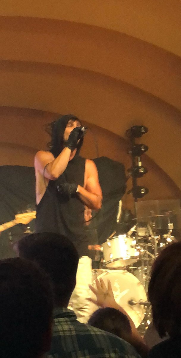 kwampy88's tweet photo. A concert photo you took.

@IBCHIEFIN15 🤘🏼 https://t.co/pOx8GHq76c